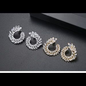 Leaf wreath earring - CZ with gold plating